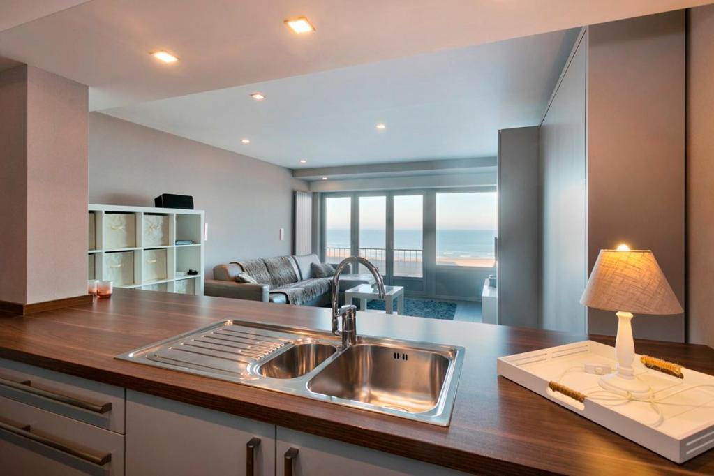 Montezuma Luxe Studio Met Frontaal Zeezicht Zonder Aparte Slaapkamer Oostende Exterior foto